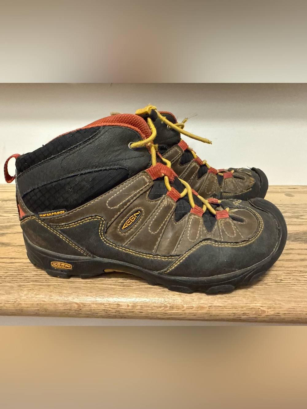 KEEN Targhee Mid Waterproof Hiking Boots | Youth 3 | EU 35